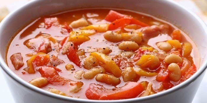Суп с фасолью в томатном соусе