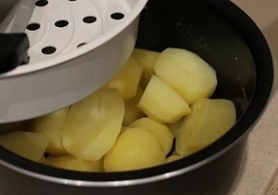 Вареная картошка в мультиварке