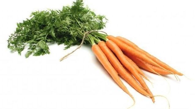 Морковная ботва: вред и польза для организма