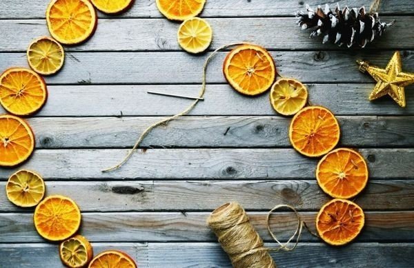Новогодний фотофон с сушеными апельсинами